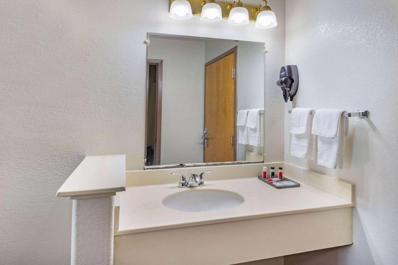 Super 8 By Wyndham Kinder/Coushatta Near Casino Ngoại thất bức ảnh