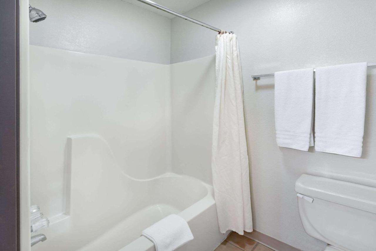 Super 8 By Wyndham Kinder/Coushatta Near Casino Ngoại thất bức ảnh