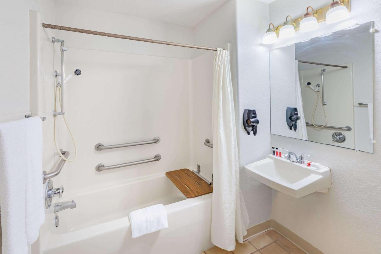 Super 8 By Wyndham Kinder/Coushatta Near Casino Ngoại thất bức ảnh