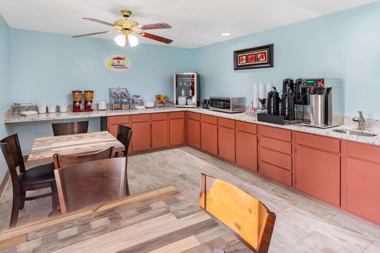 Super 8 By Wyndham Kinder/Coushatta Near Casino Ngoại thất bức ảnh